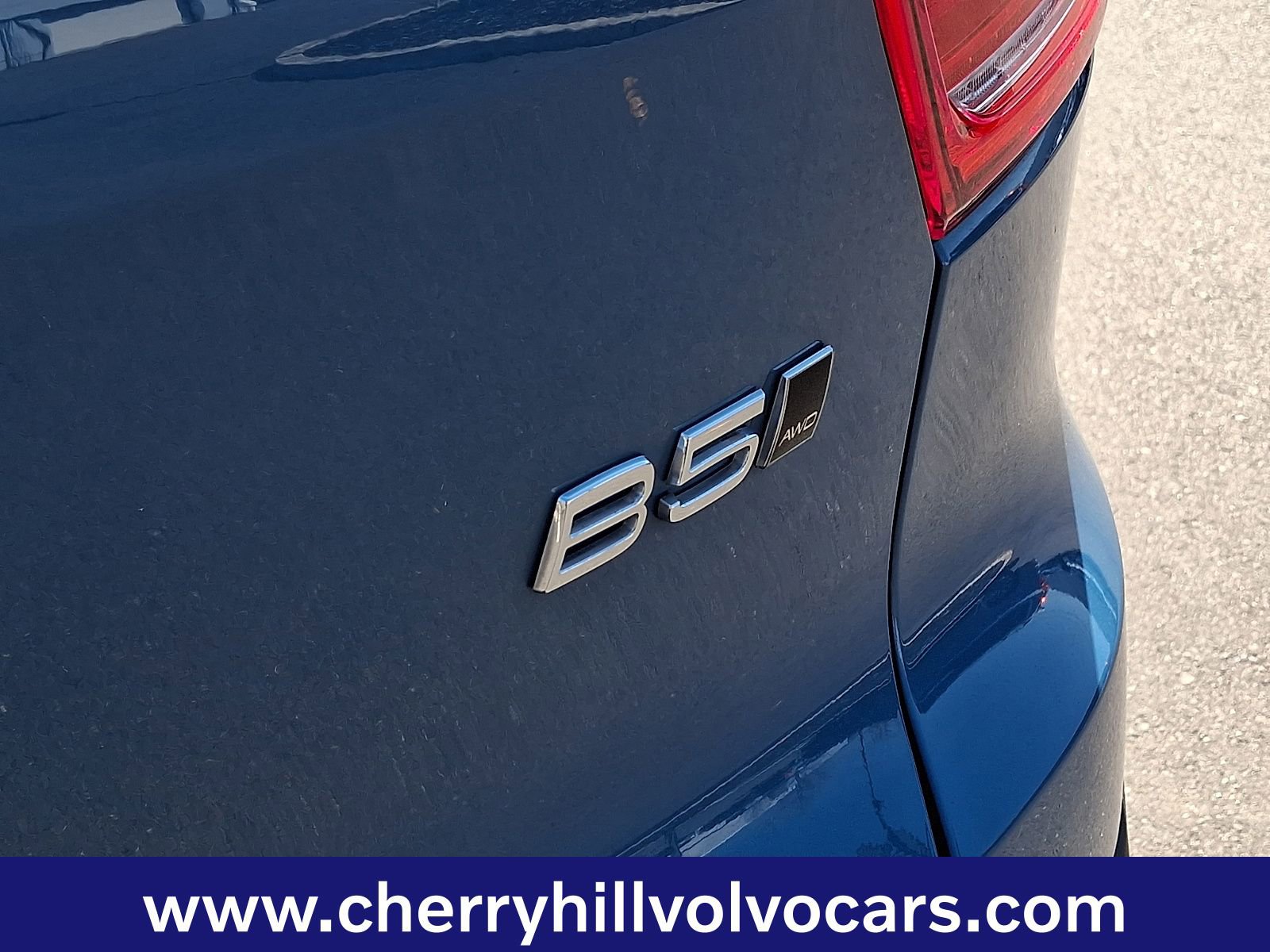 Certified 2023 Volvo XC40 B5 Plus w/ Driver Assist Package image 31