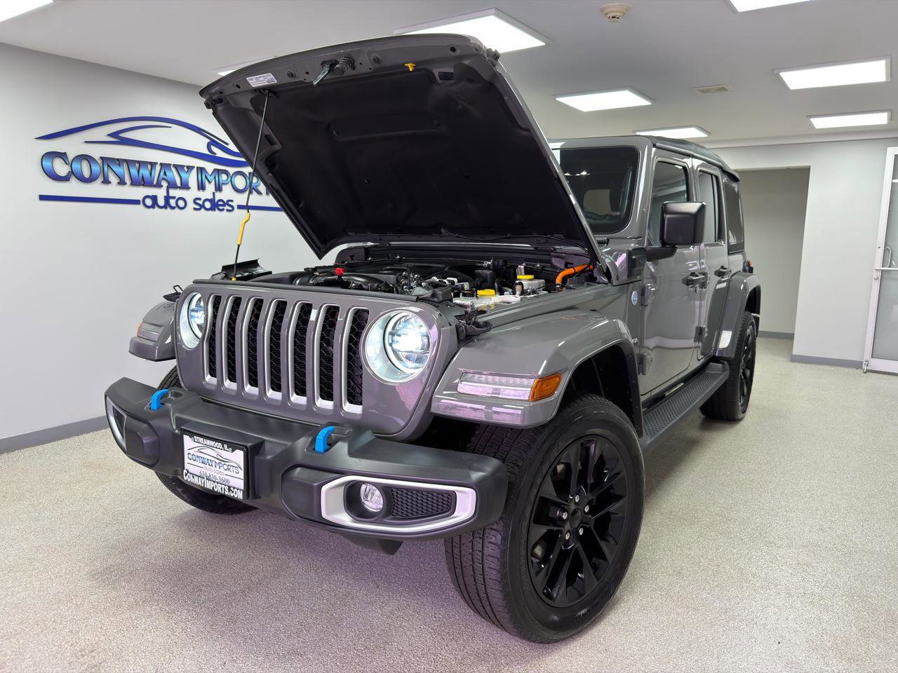 Used 2023 Jeep Wrangler Sahara AWD/4WD image 34