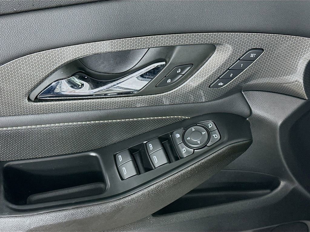 Used 2023 Chevrolet Traverse Premier image 24