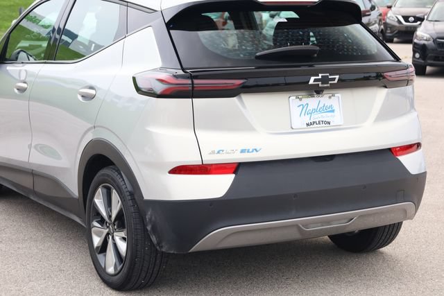Used 2023 Chevrolet Bolt EUV LT w/ Convenience Package FWD image 8