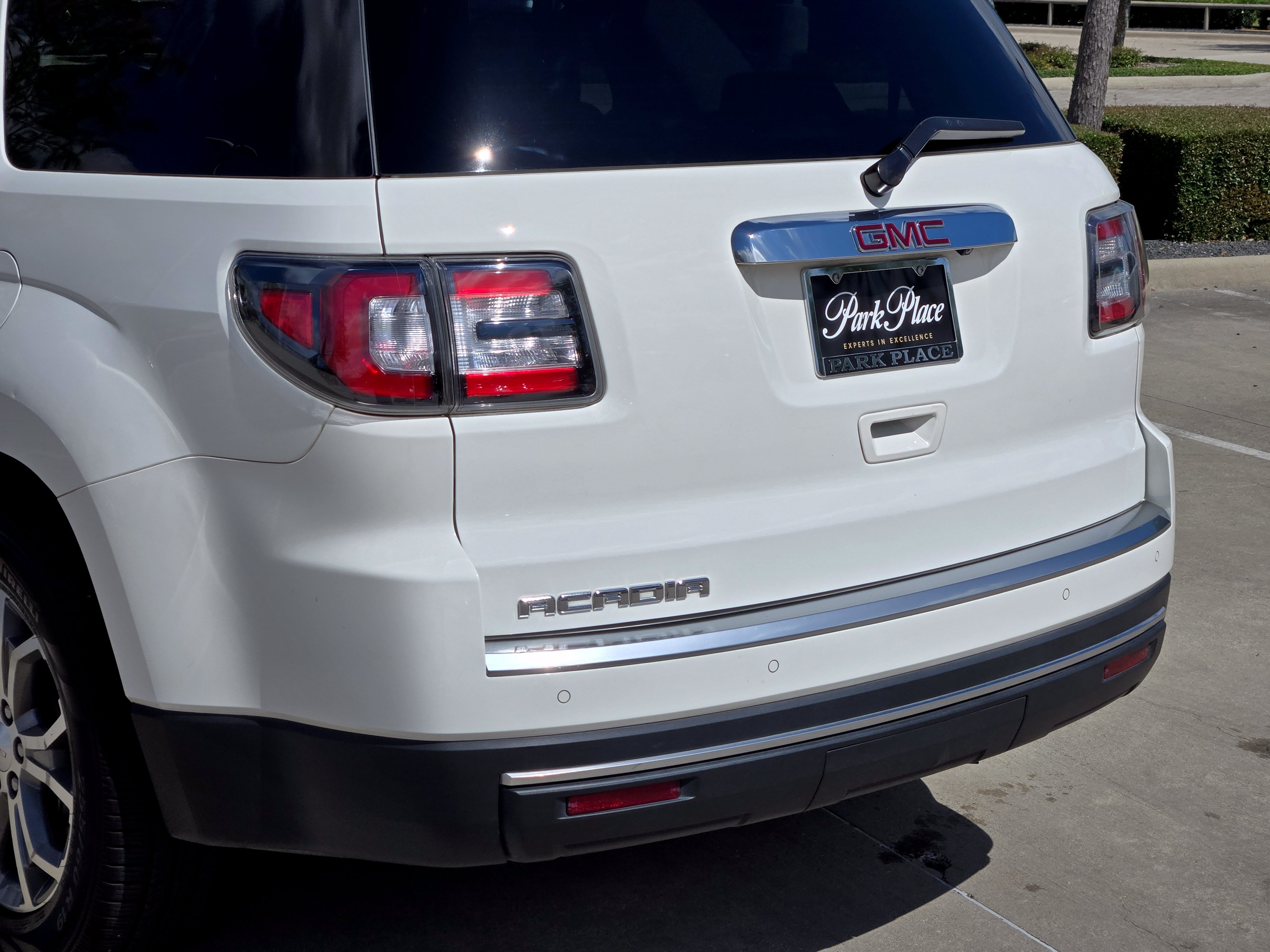 Used 2015 GMC Acadia SLT FWD image 16