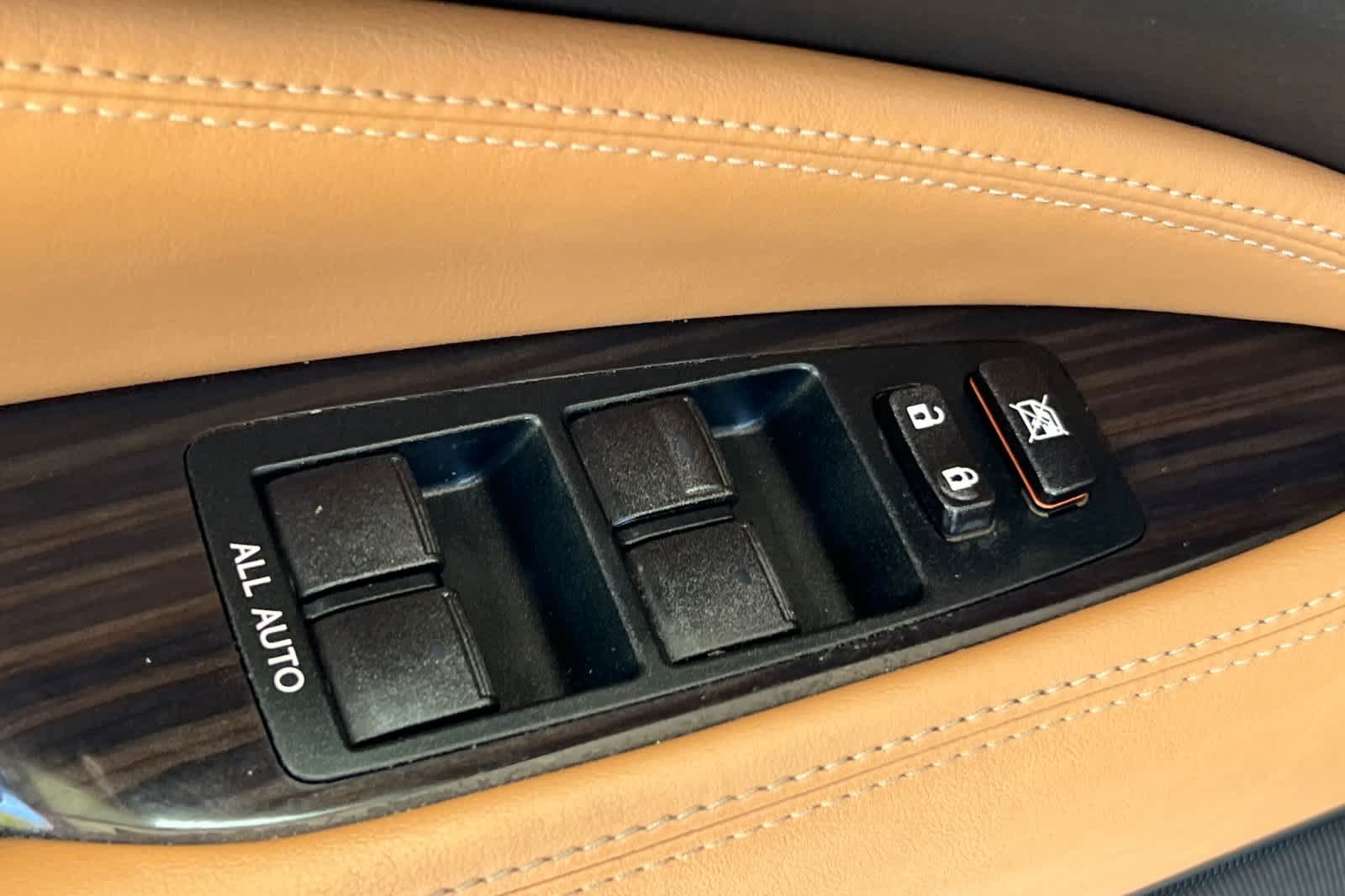 Used 2014 Lexus LS 460 w/ Comfort Package RWD image 13