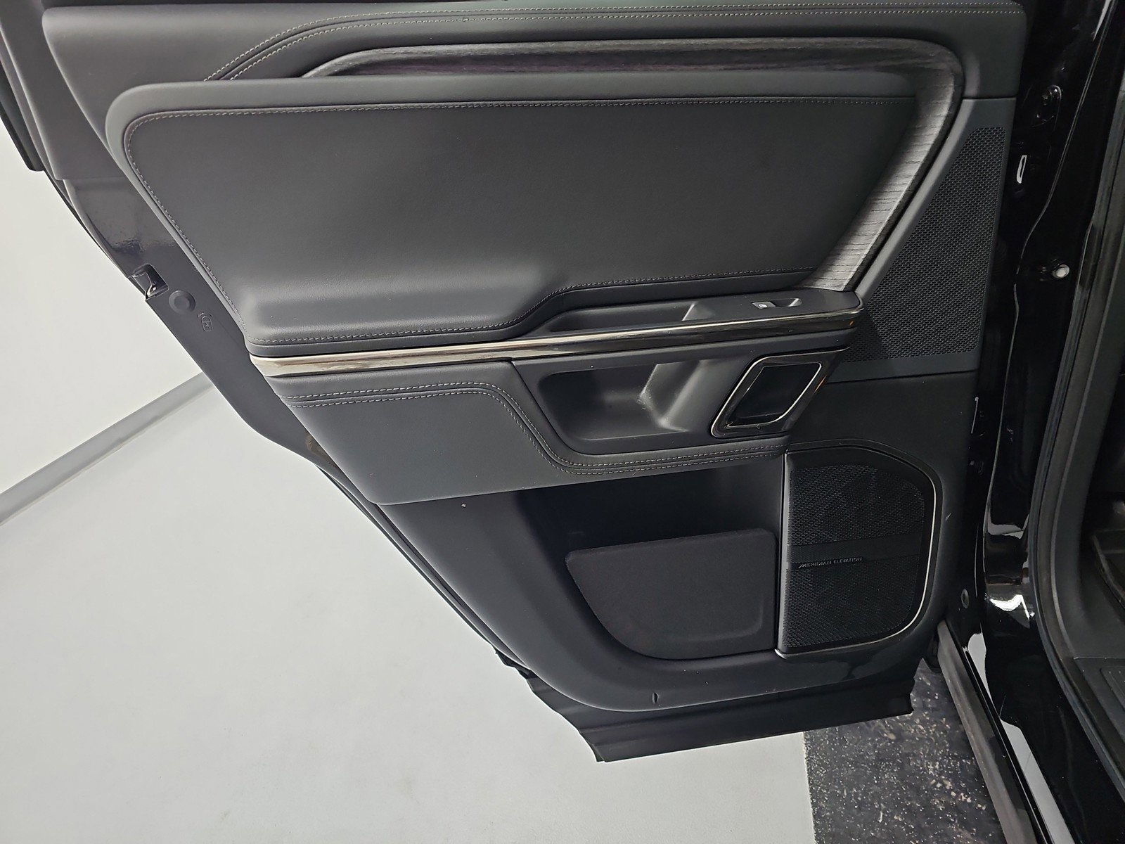 Used 2022 Rivian R1T Adventure AWD/4WD image 17