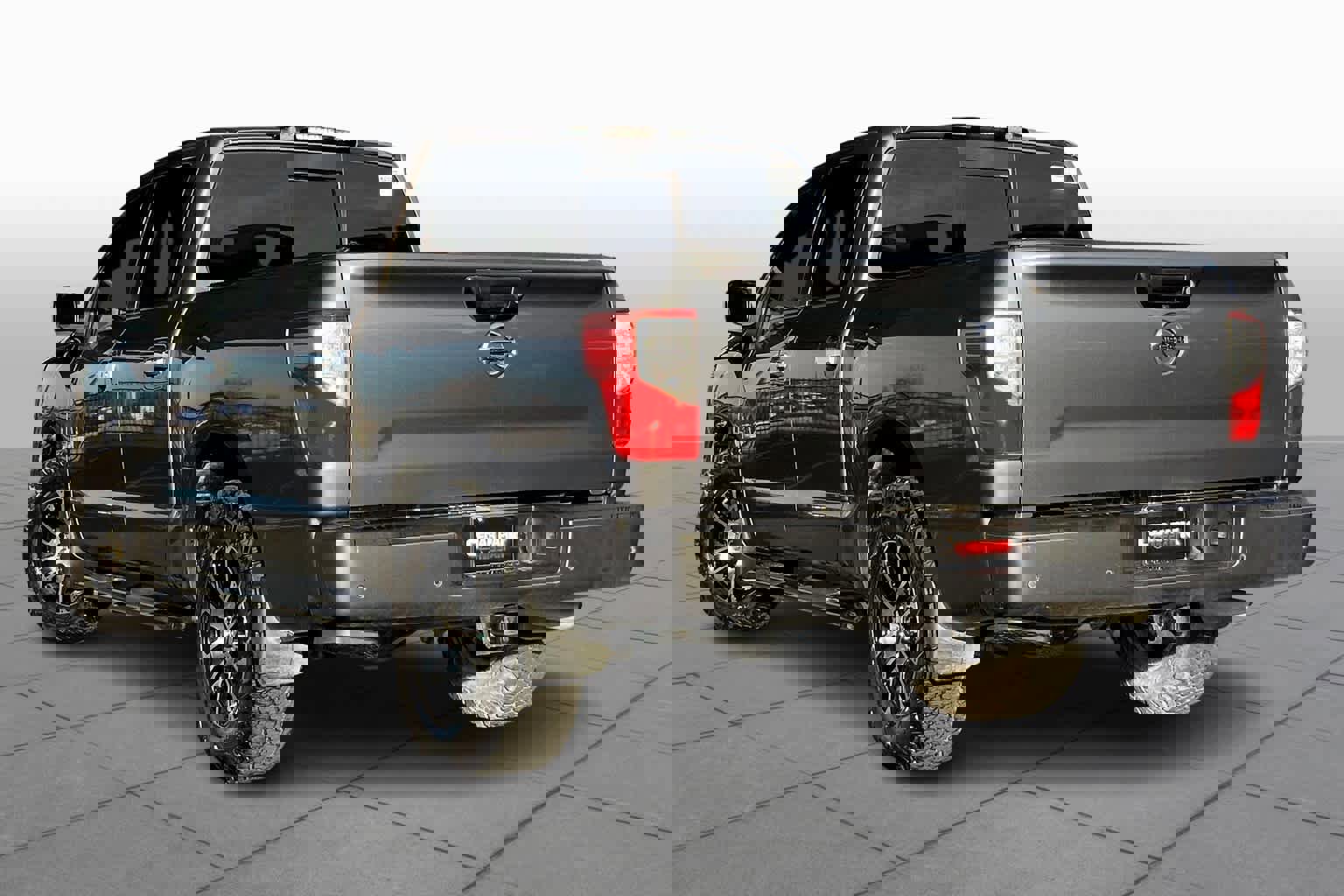 Used 2021 Nissan Titan SV w/ SV Convenience Package image 12