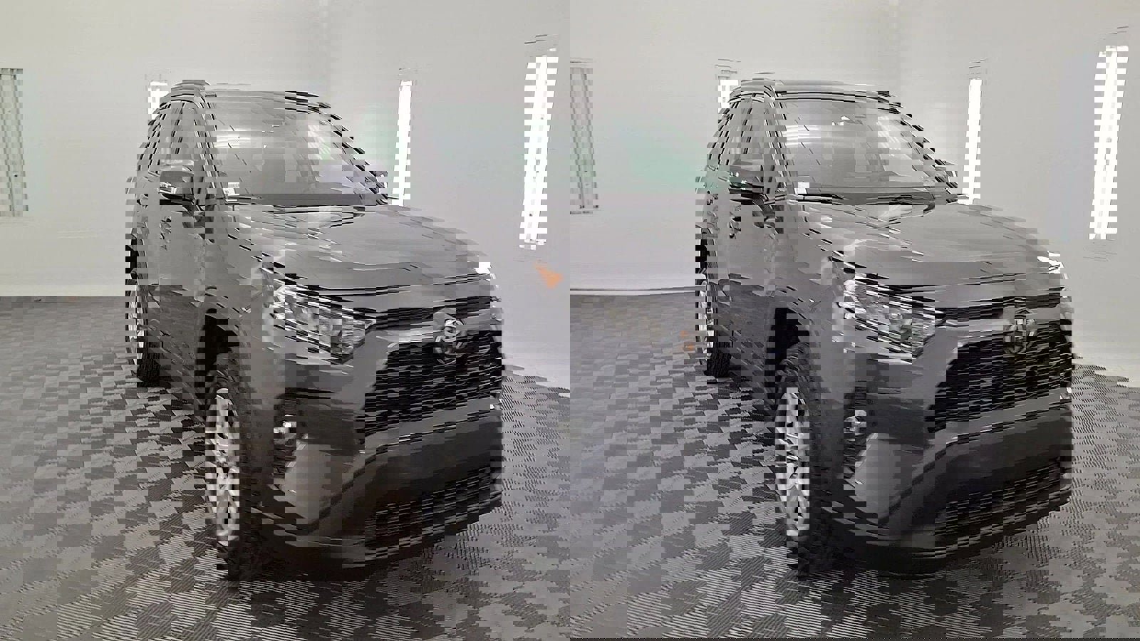 Used 2020 Toyota RAV4 XLE image 7