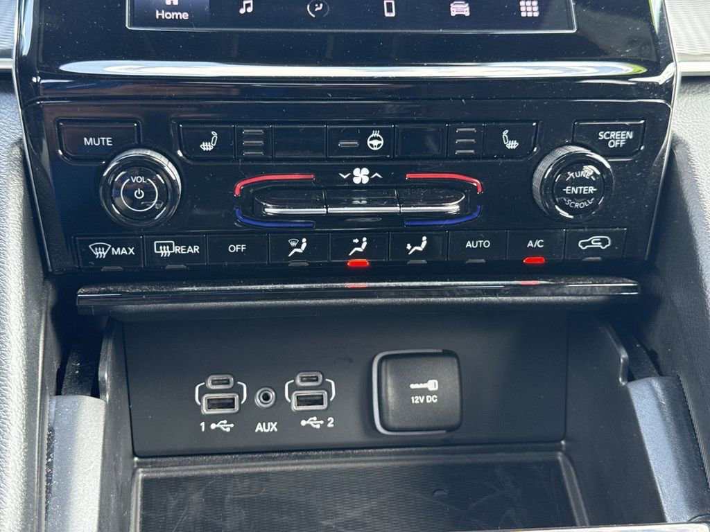 Used 2025 Jeep Grand Cherokee 4WD image 30