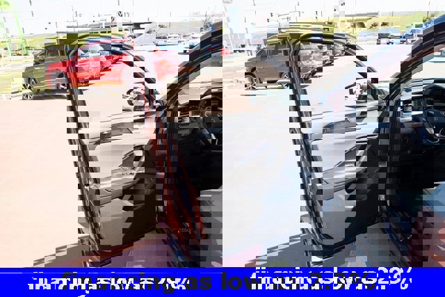 New 2025 Volkswagen Tiguan SE image 11