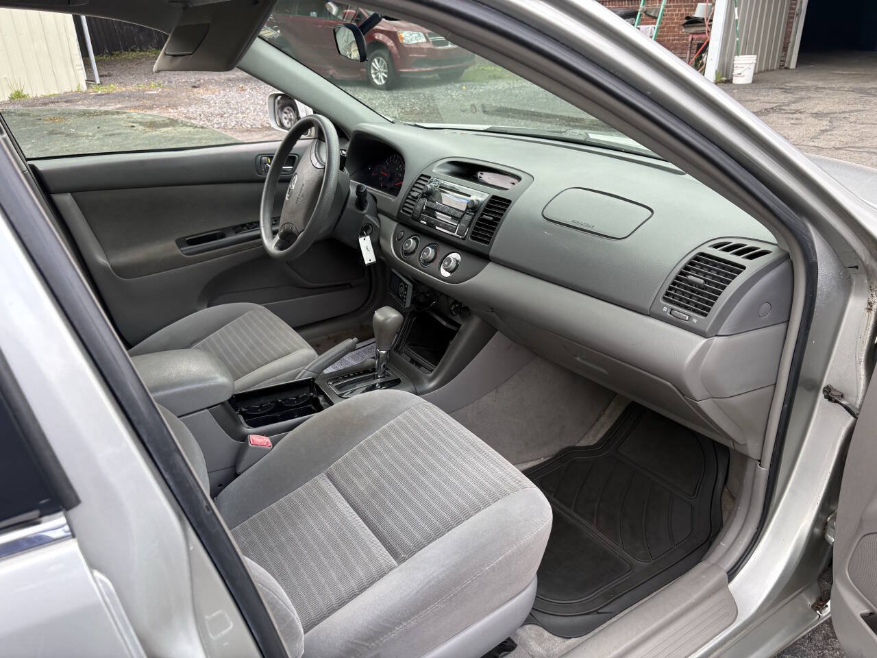 Used 2005 Toyota Camry LE FWD image 10