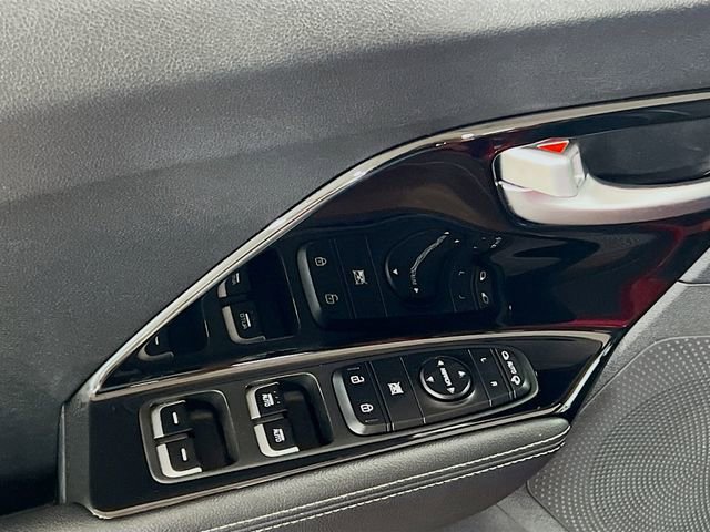 Used 2022 Kia Niro EX image 18