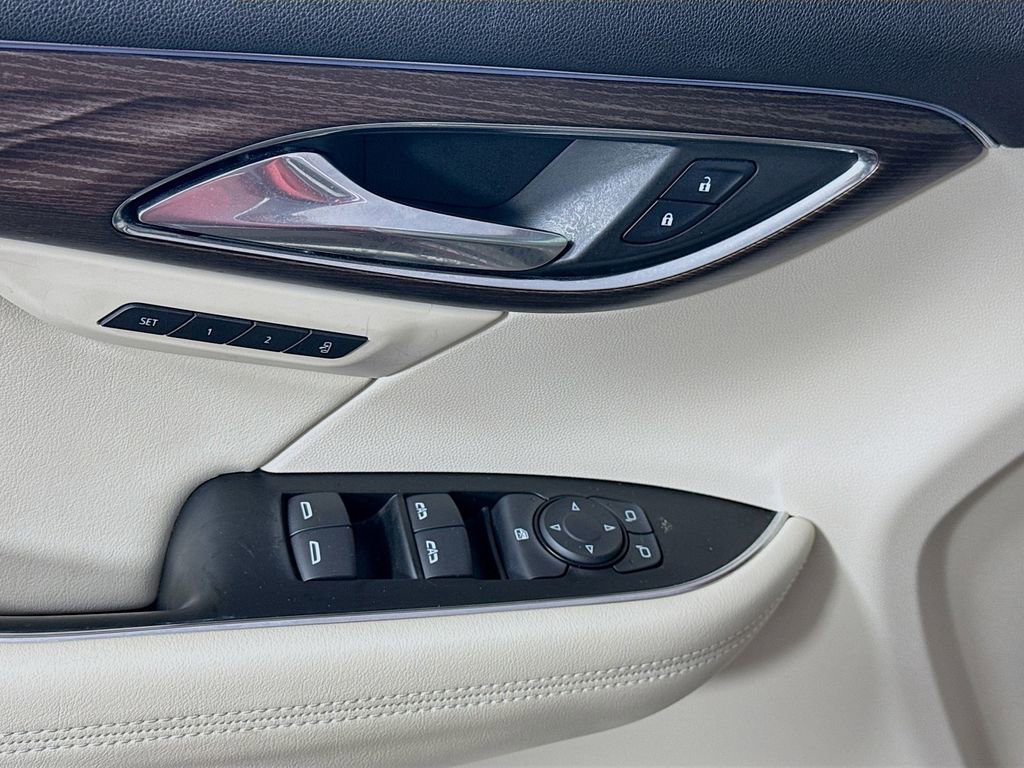 Used 2022 Buick Envision Avenir w/ Technology Package II image 22