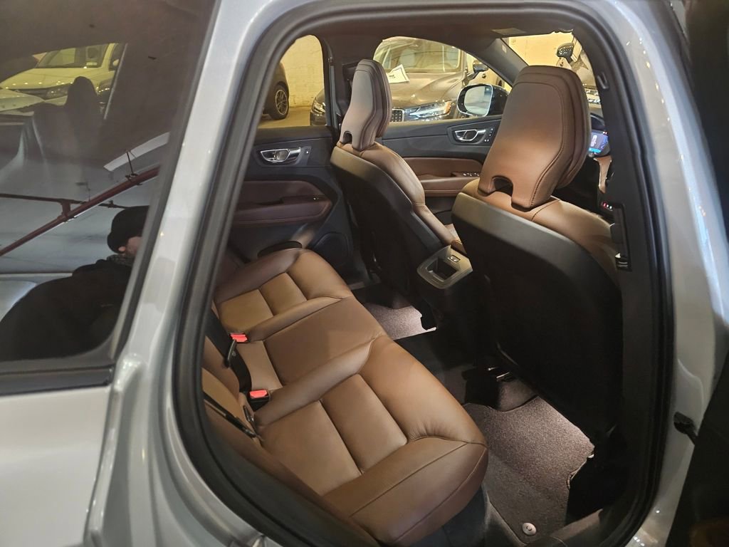 Certified 2023 Volvo XC60 B5 Plus w/ Climate Package image 9