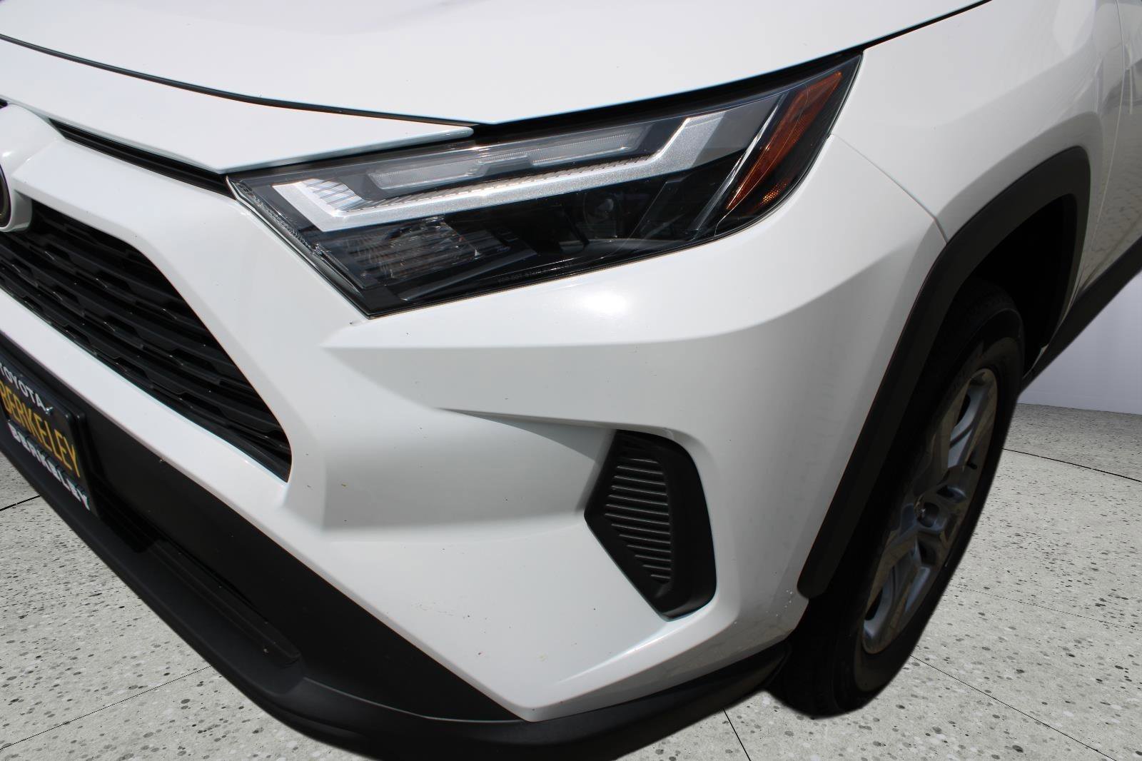Used 2022 Toyota RAV4 XLE FWD image 10