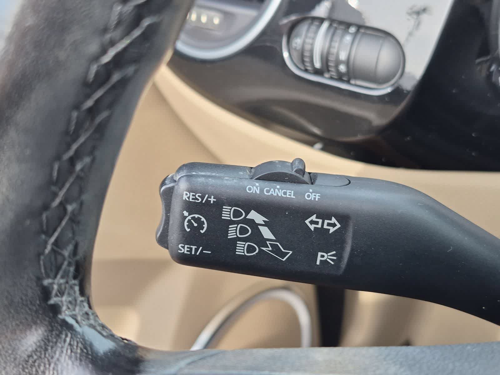 Used 2019 Volkswagen Beetle 2.0T SE FWD image 27