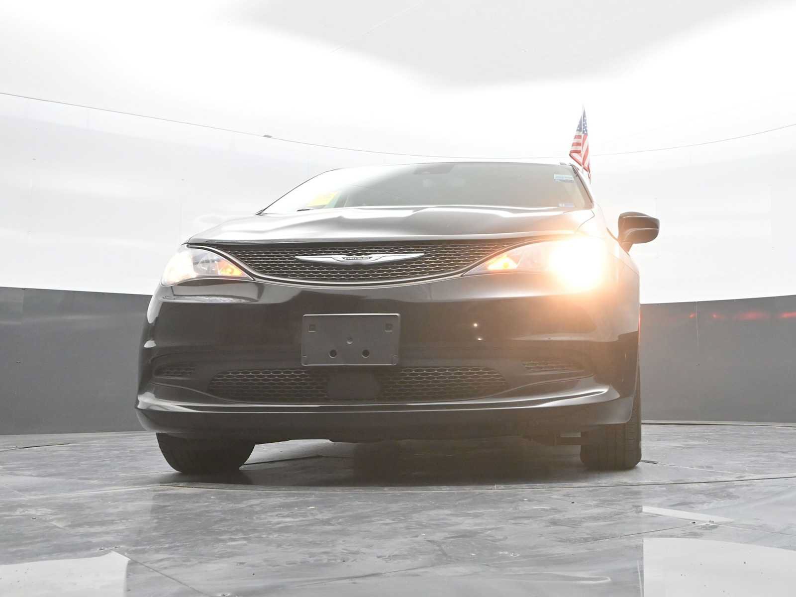 Used 2024 Chrysler Voyager LX FWD image 37