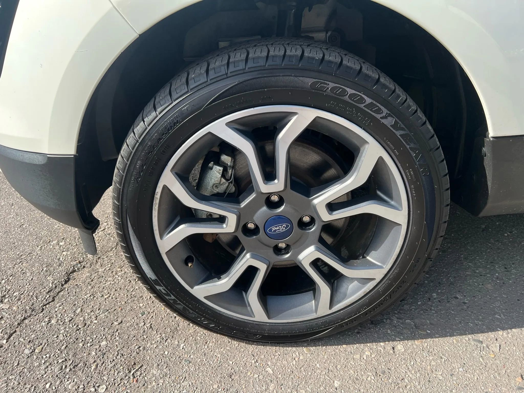 Used 2020 Ford EcoSport SES w/ SES Black Appearance Package image 10