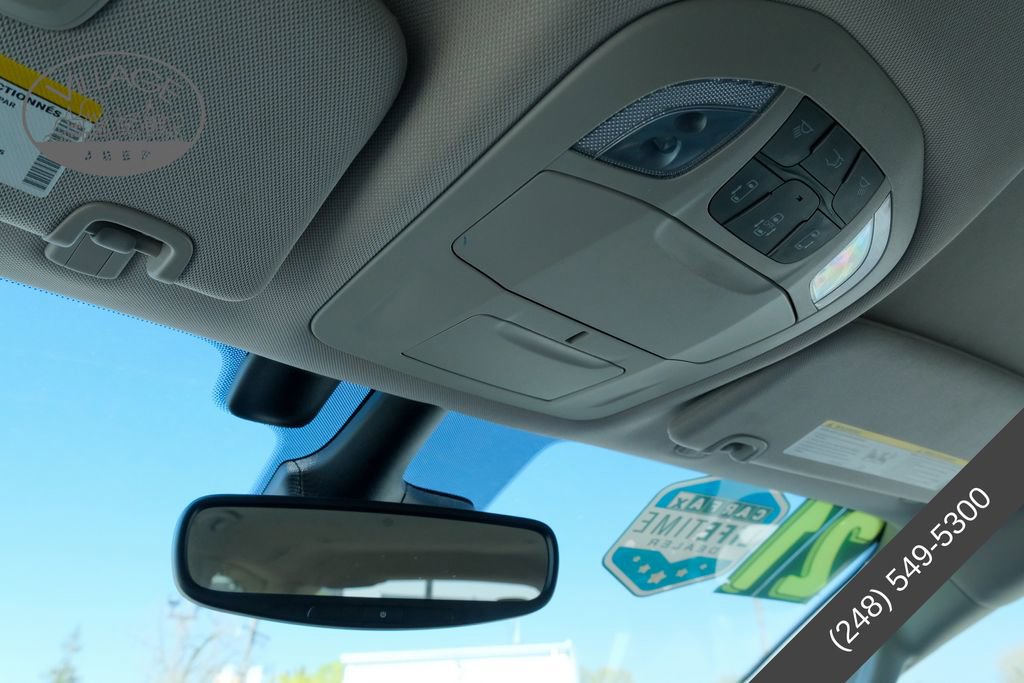 Used 2021 Chrysler Pacifica Touring-L FWD image 22