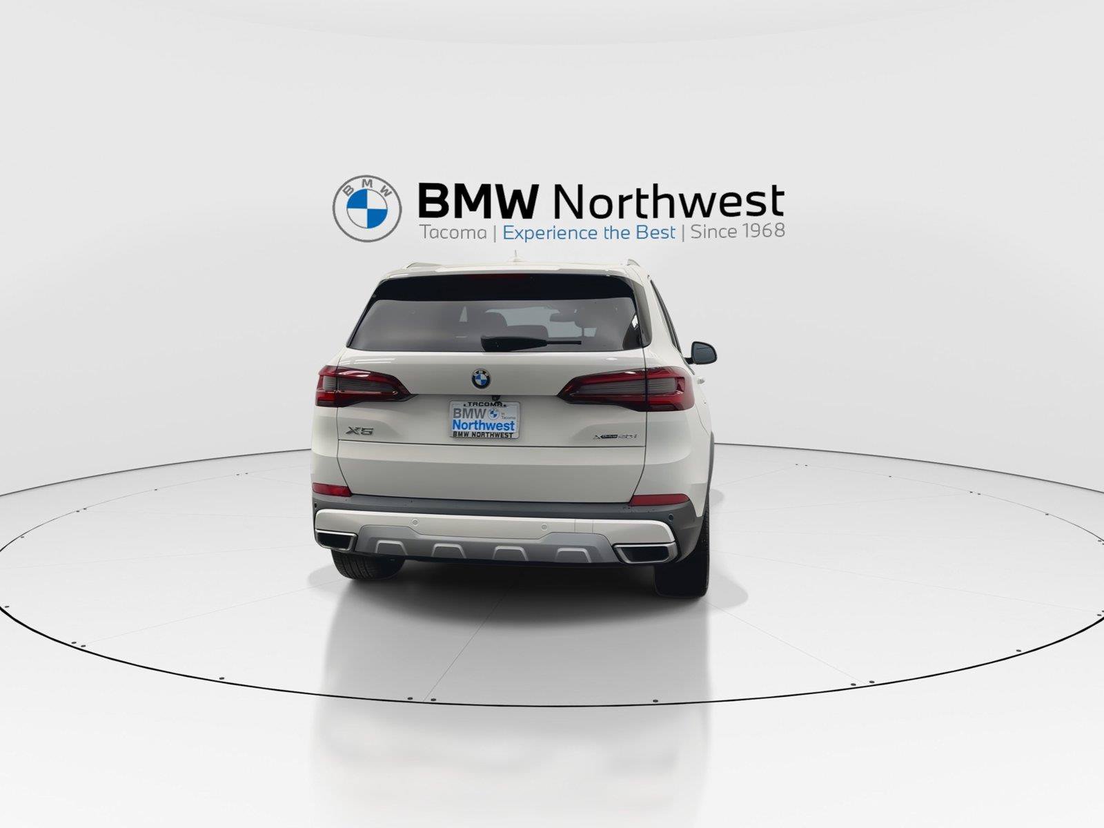 Used 2021 BMW X5 xDrive40i w/ Premium Package 2 AWD/4WD image 2