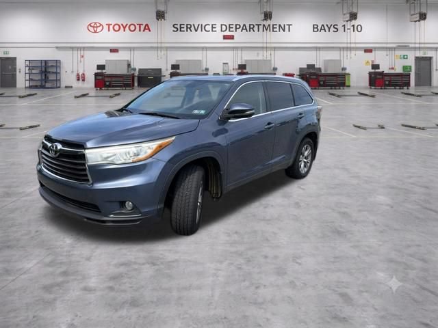 Used 2015 Toyota Highlander XLE AWD/4WD image 6