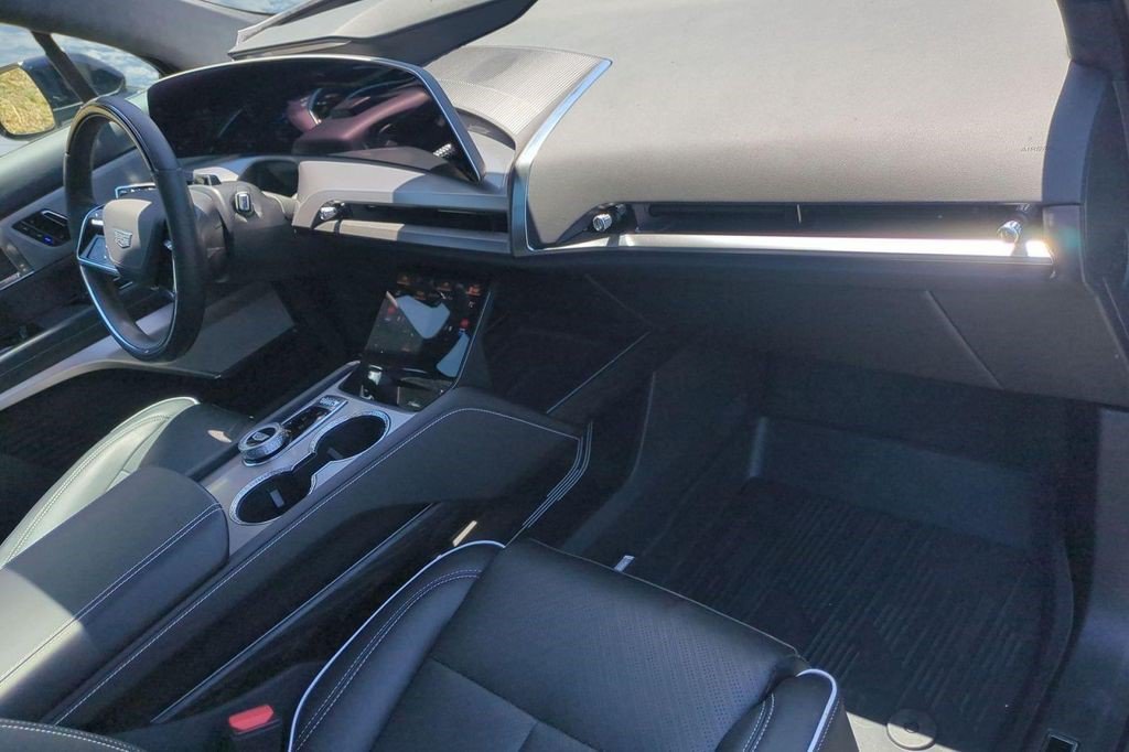 Certified 2026 Cadillac Vistiq Premium Luxury w/ LPO, Floor Liner Package AWD/4WD image 16