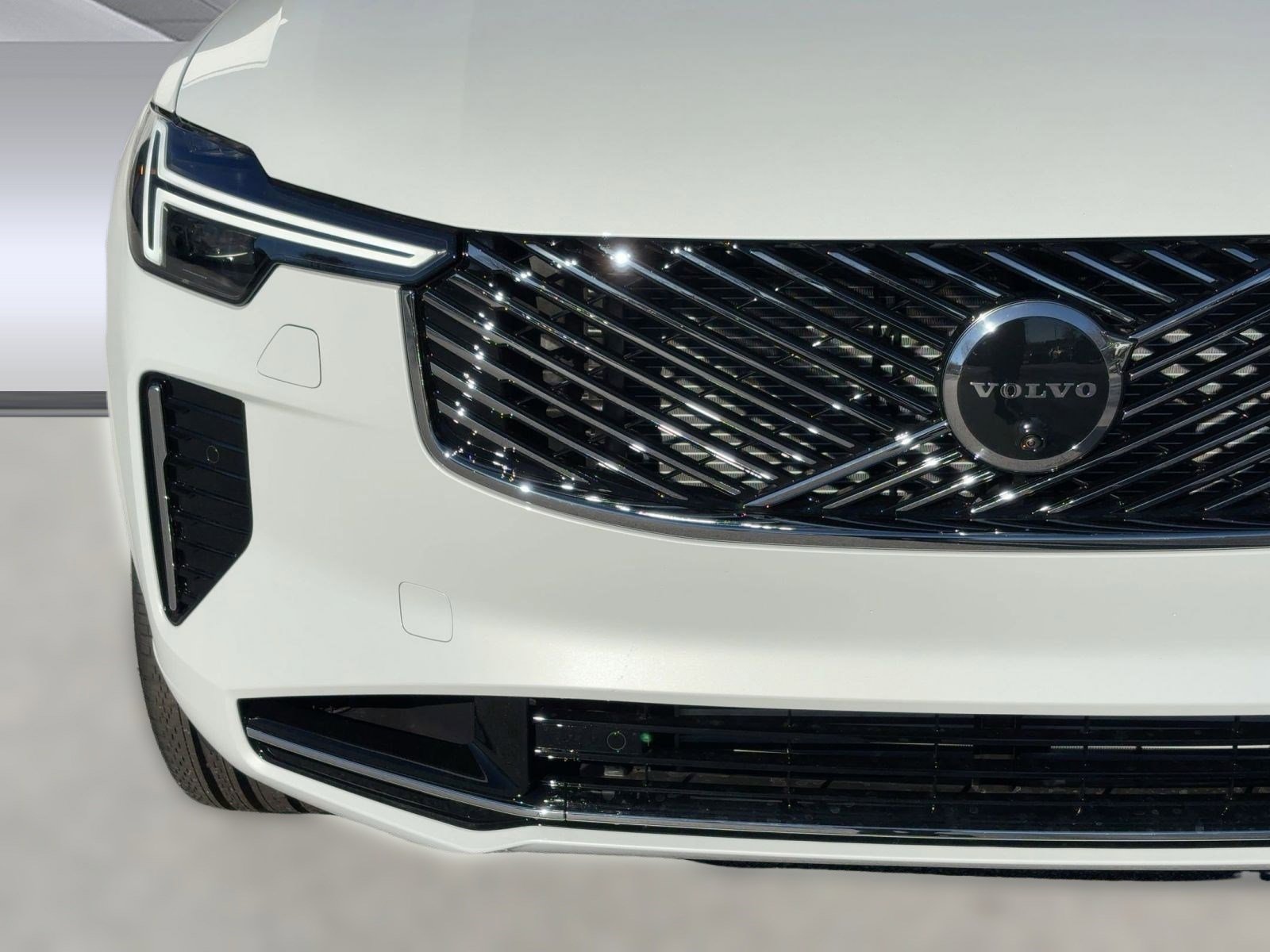 New 2026 Volvo XC90 T8 Plus w/ Protection Package image 28