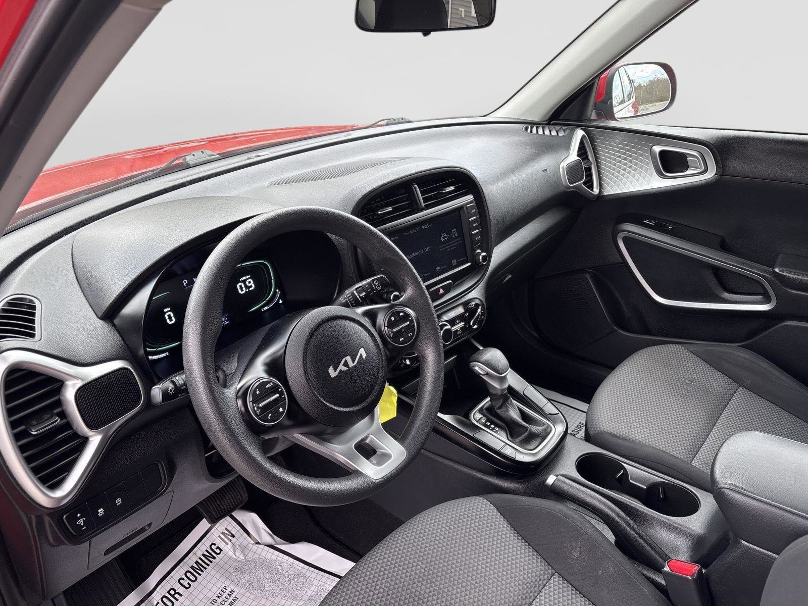 Used 2023 Kia Soul LX w/ LX Technology Package FWD image 14