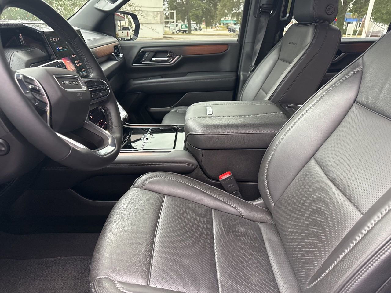 Used 2025 GMC Yukon XL Denali image 14