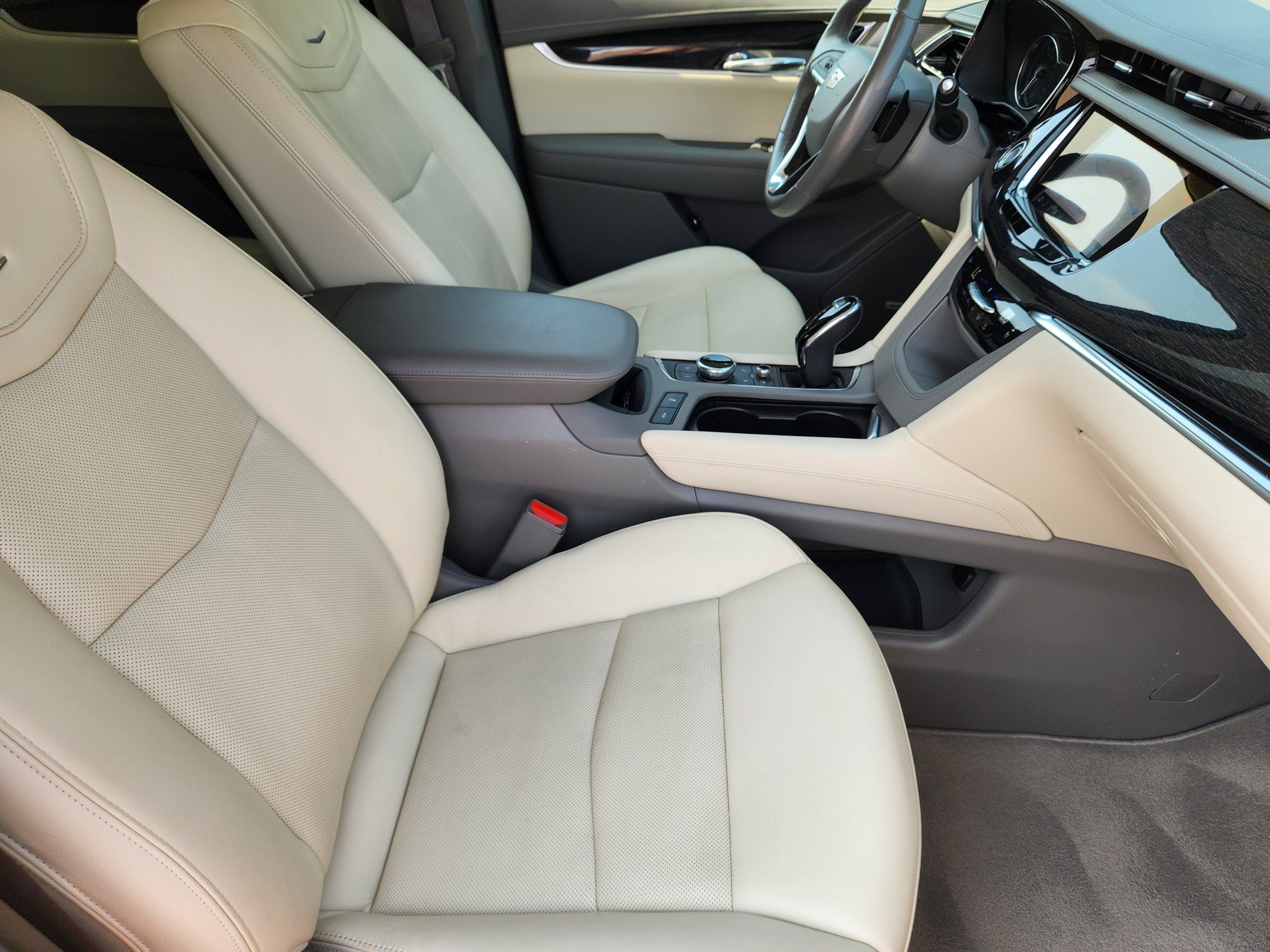 Certified 2023 Cadillac XT6 Premium Luxury AWD/4WD image 12
