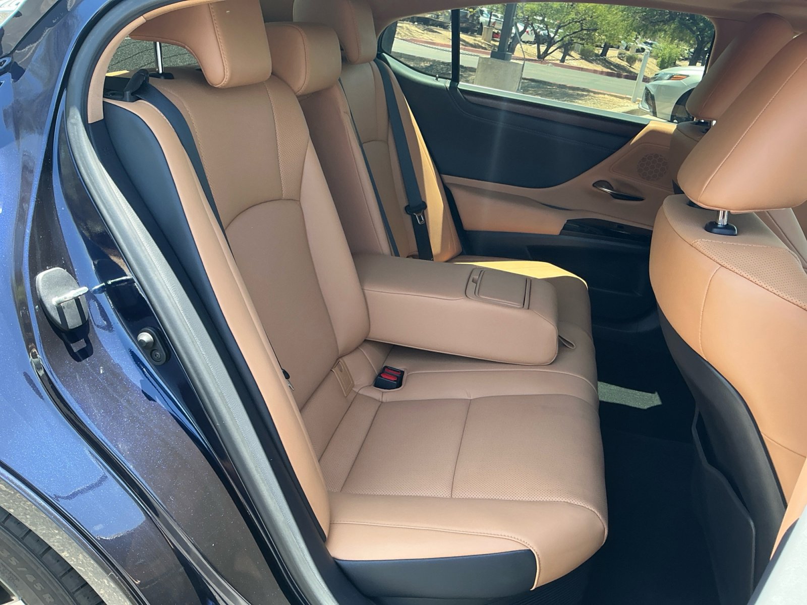Used 2025 Lexus ES 300h w/ Premium Package FWD image 18