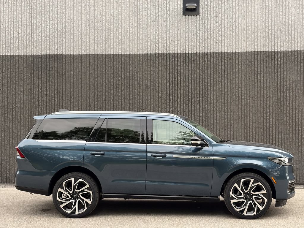 New 2027 Lincoln Navigator Reserve AWD/4WD image 8