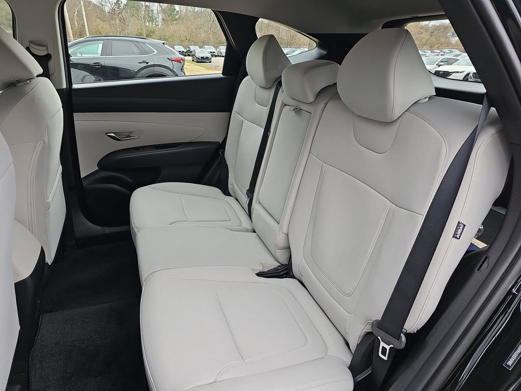 New 2026 Hyundai Tucson SE image 13