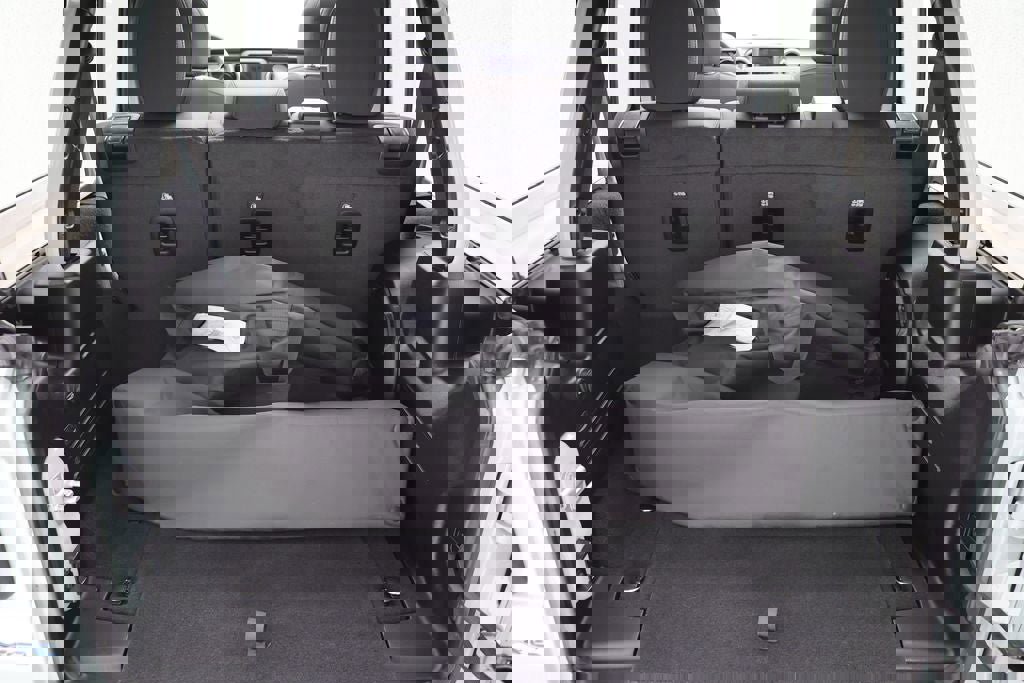 Used 2023 Jeep Wrangler Unlimited w/ Sun & Screen Package image 31