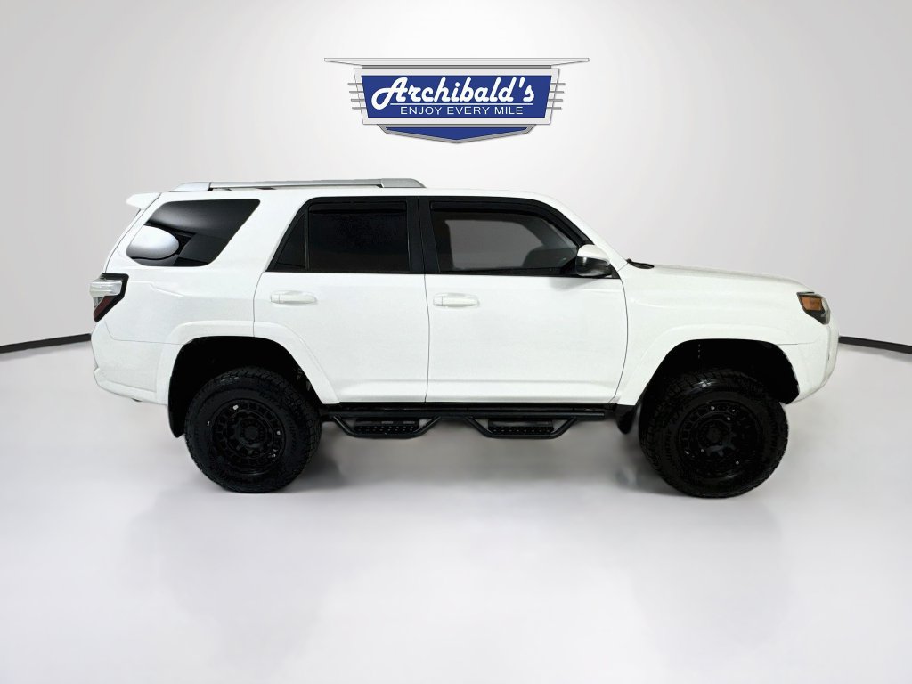 Used 2017 Toyota 4Runner SR5 AWD/4WD image 9