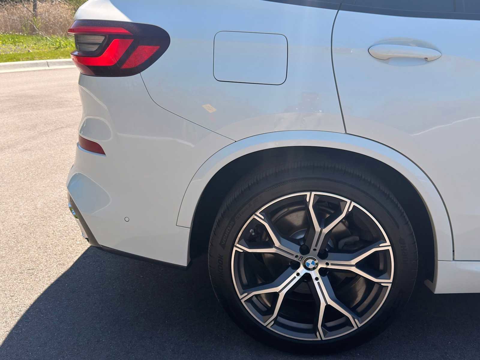 Used 2020 BMW X5 xDrive40i w/ M Sport Package AWD/4WD image 9