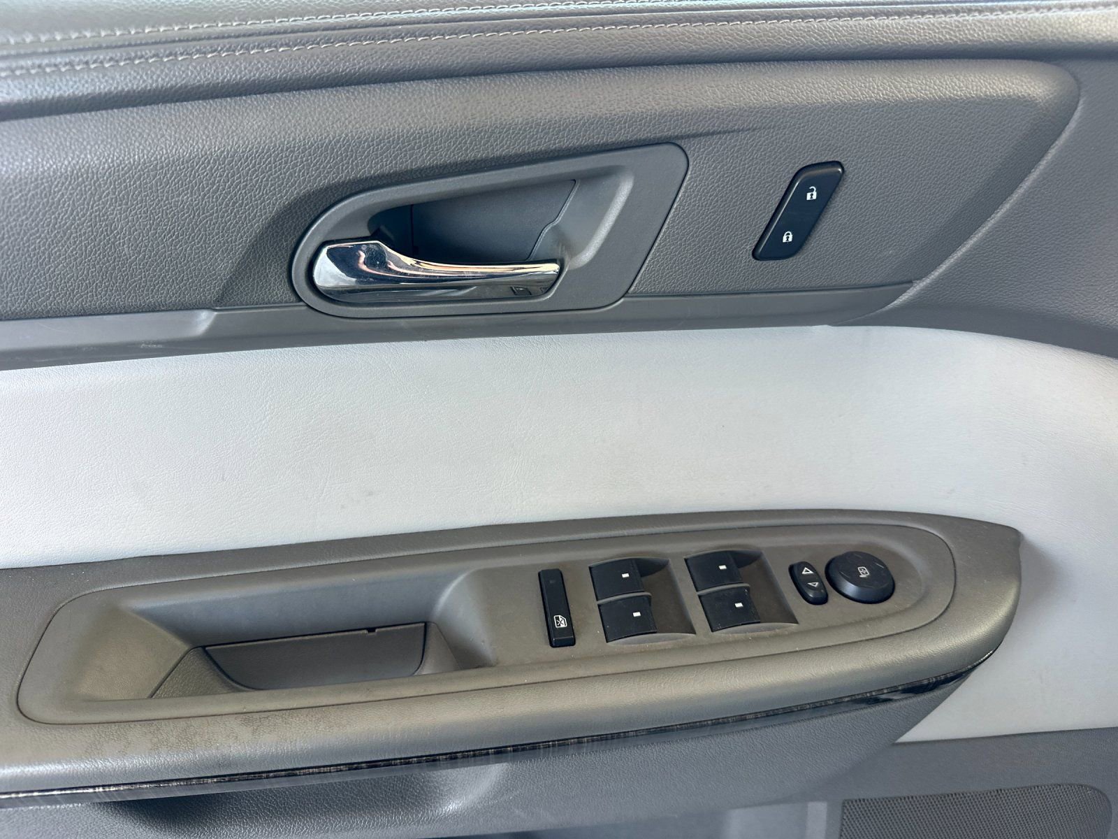 Used 2016 GMC Acadia SLT image 10