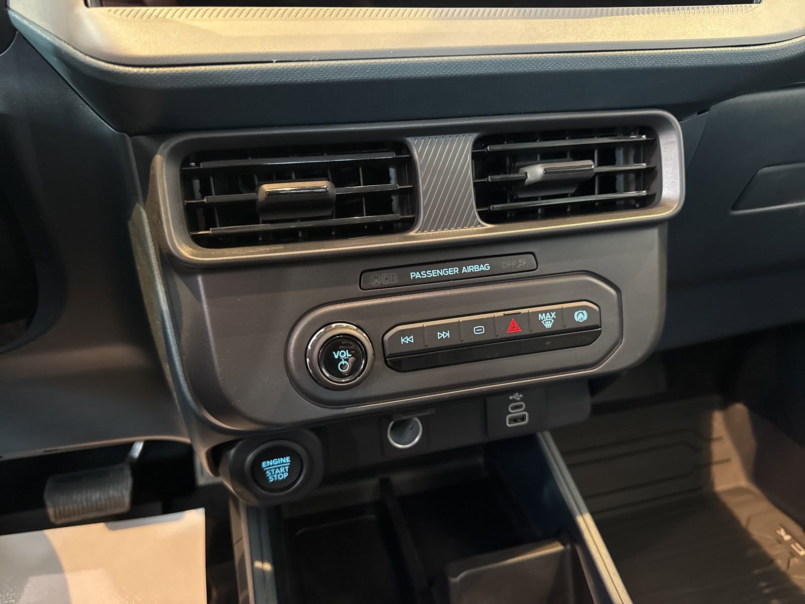 New 2026 Ford Maverick XLT w/ Black Appearance Package image 30