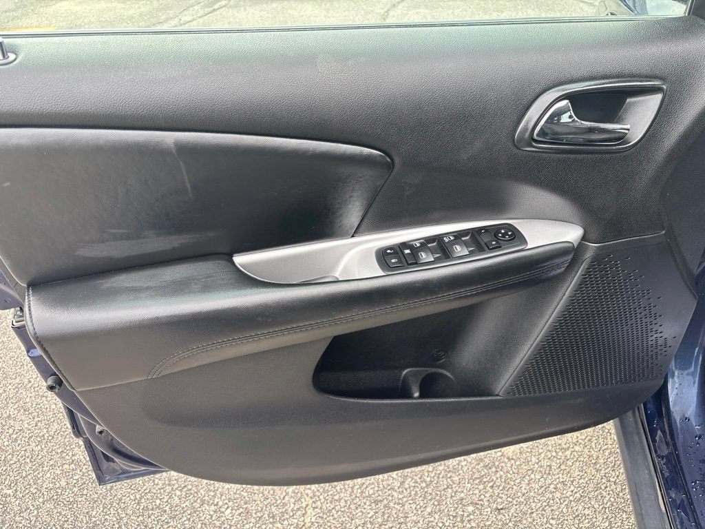 Used 2020 Dodge Journey SE FWD image 18