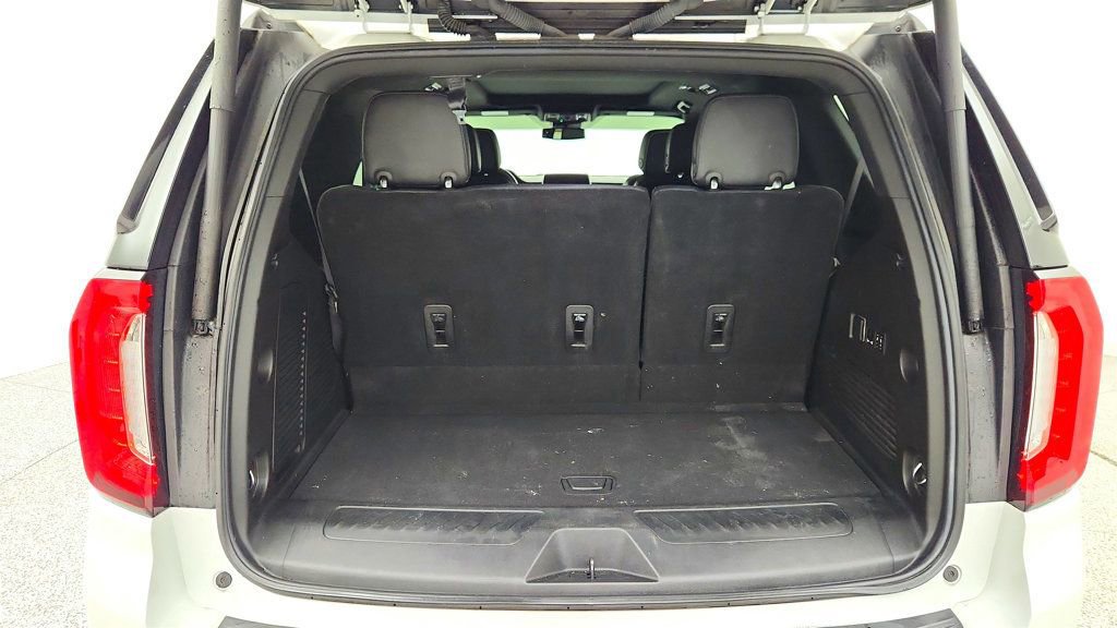 Used 2023 GMC Yukon SLT w/ SLT Premium Package image 24