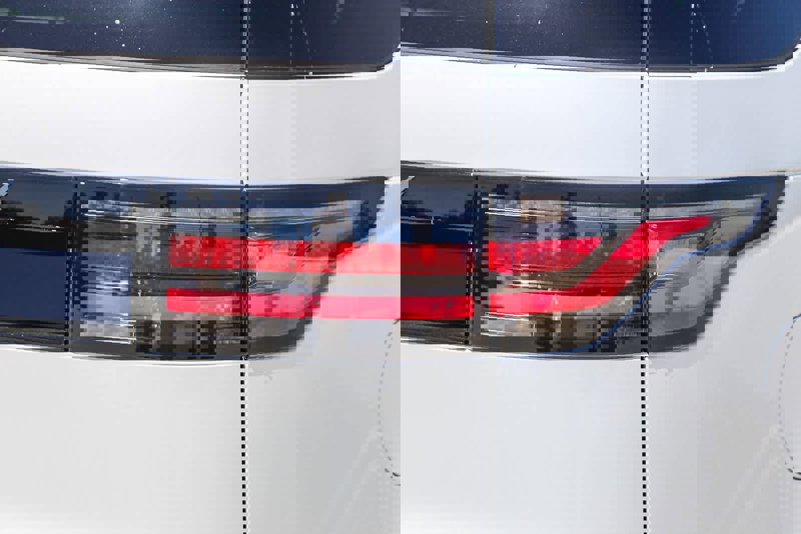 New 2025 Land Rover Discovery Dynamic SE image 9