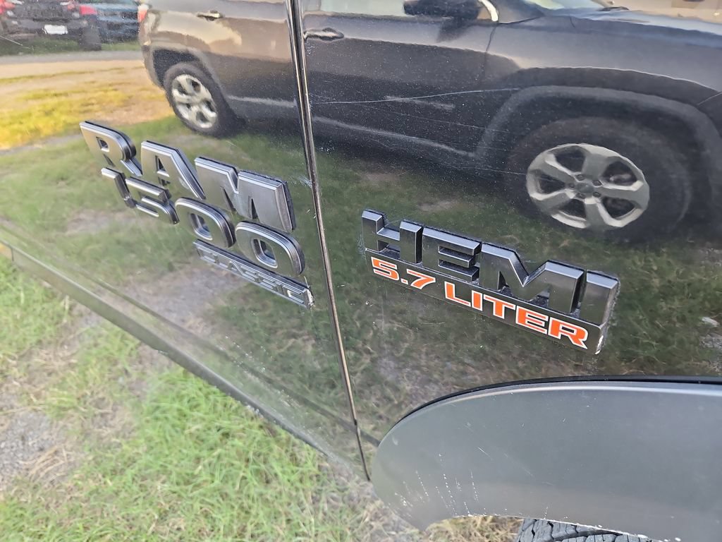 Used 2019 RAM 1500 Warlock AWD/4WD image 2