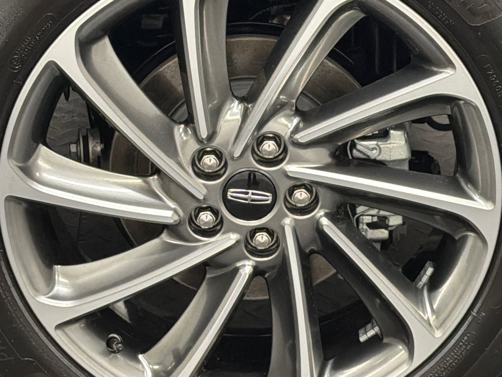 Used 2025 Lincoln Corsair Grand Touring w/ Equipment Group 301A image 5