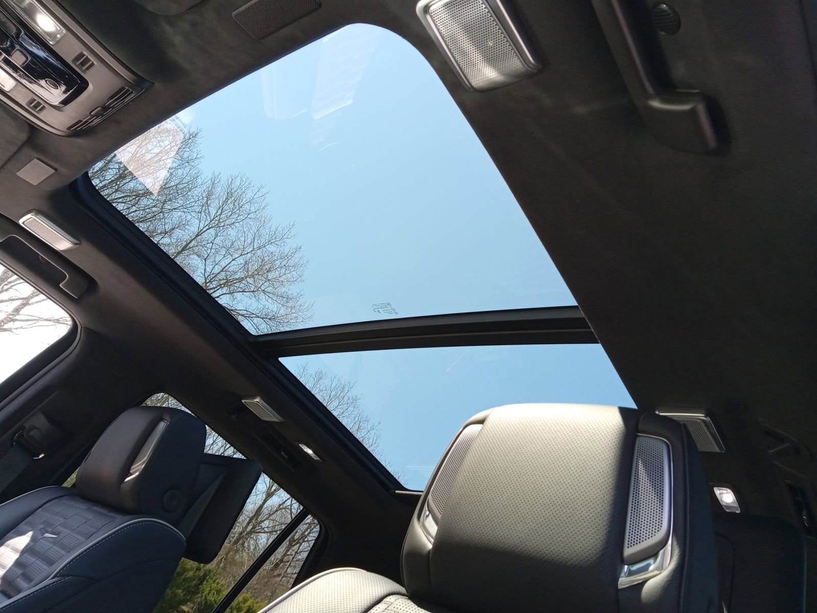 Used 2025 Cadillac Escalade V w/ LPO, ONYX Package image 10