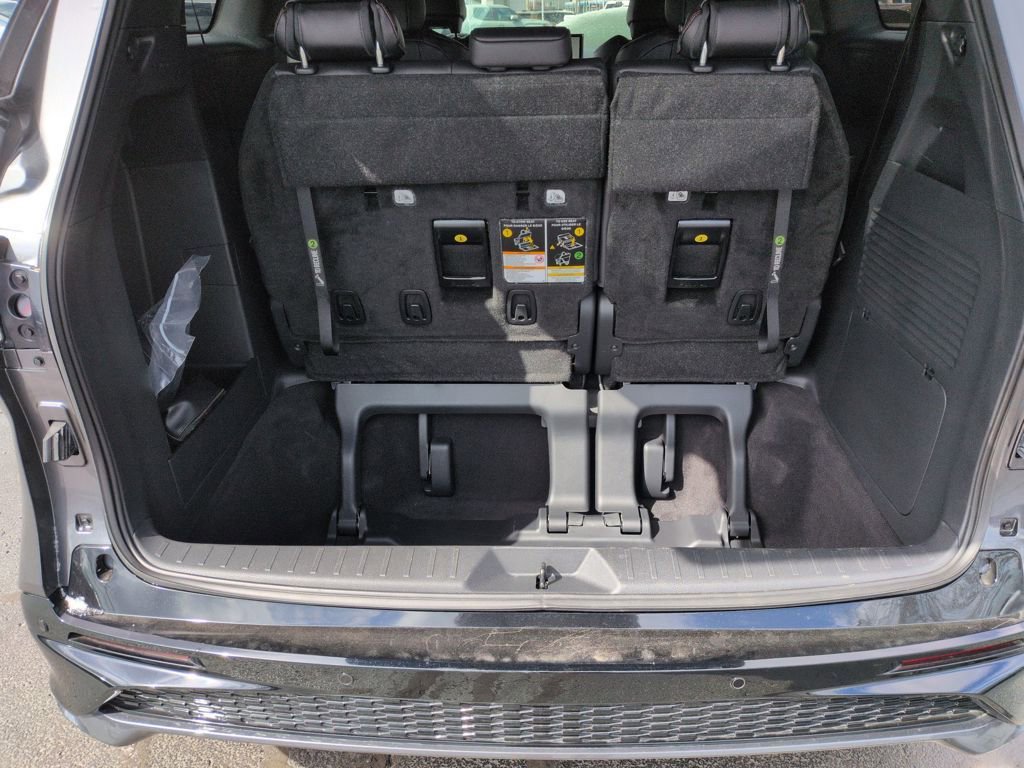 Used 2025 Toyota Sienna XSE w/ XSE Plus Package image 23