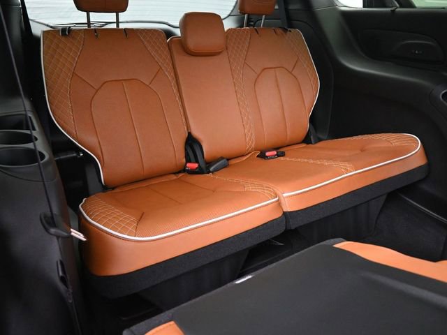 New 2026 Chrysler Pacifica Pinnacle image 16