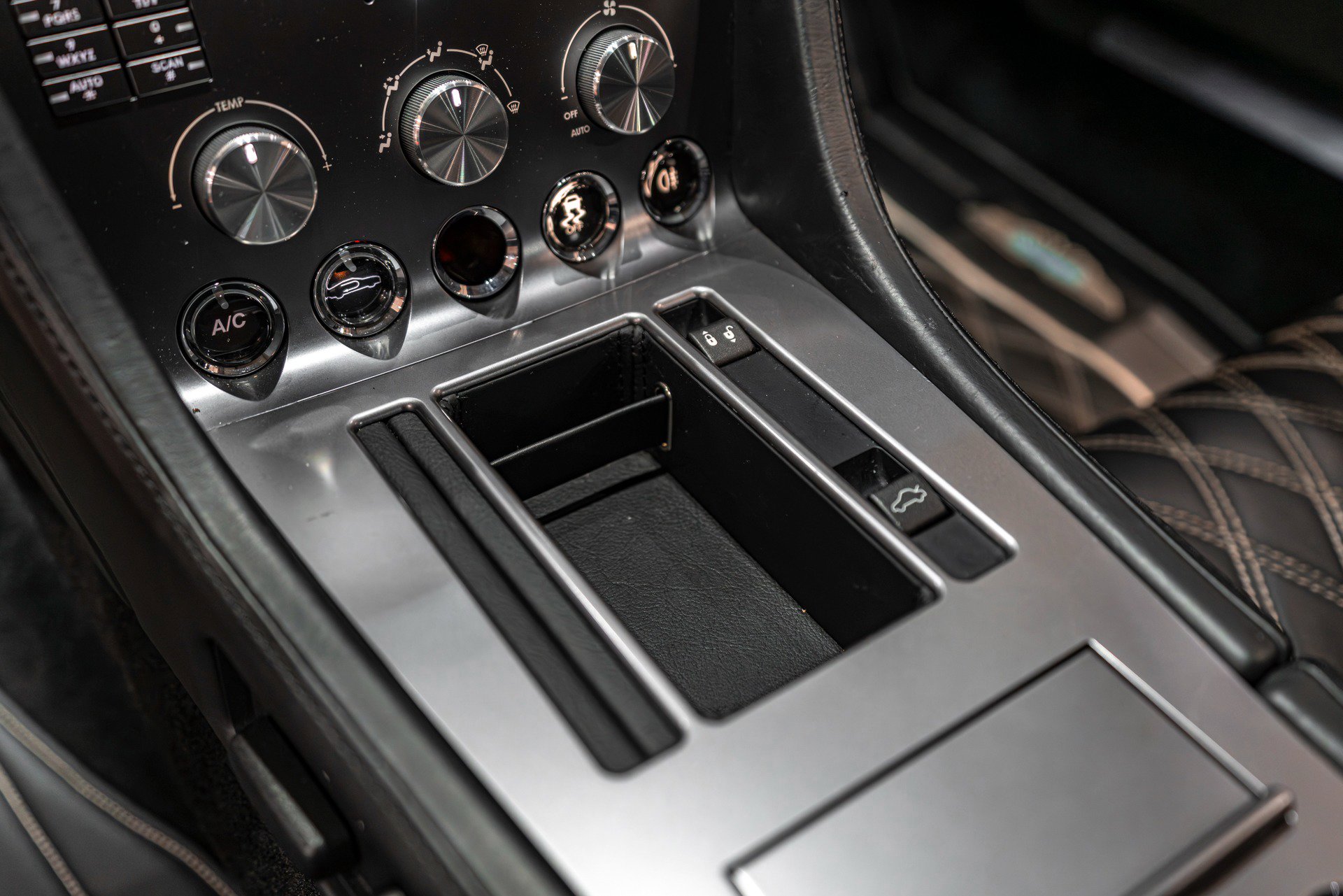 Used 2008 Aston Martin DB9 Coupe image 17