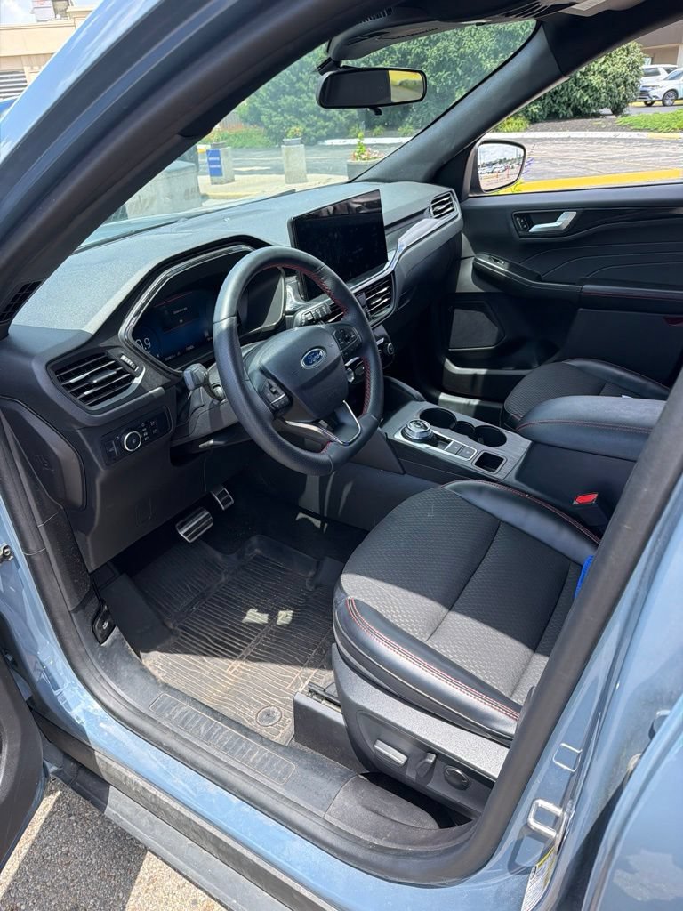 Used 2024 Ford Escape ST-Line Select w/ Tech Pack #2 AWD/4WD image 1