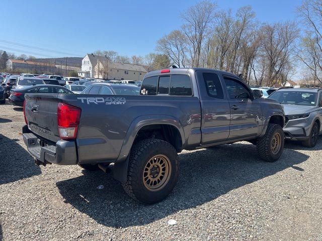 Used 2016 Toyota Tacoma TRD Sport AWD/4WD image 2