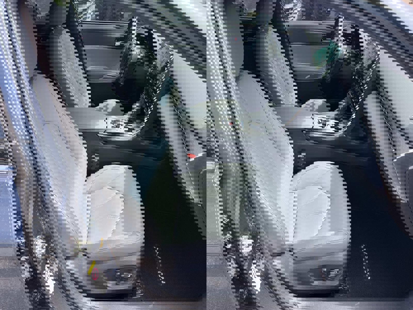 Used 2019 Toyota Avalon XLE w/ Moonroof Package image 13