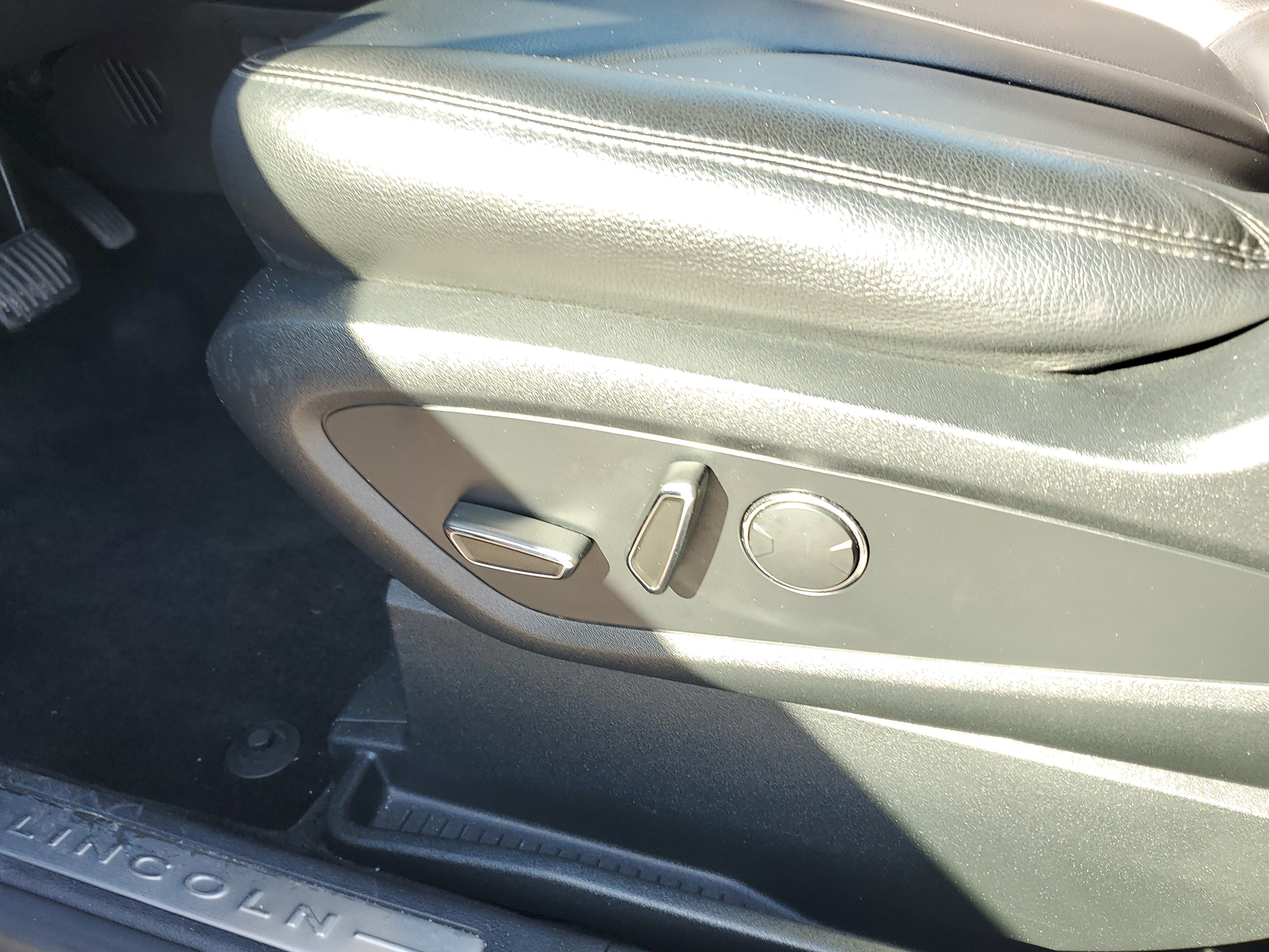 Used 2017 Lincoln MKX Premiere image 14