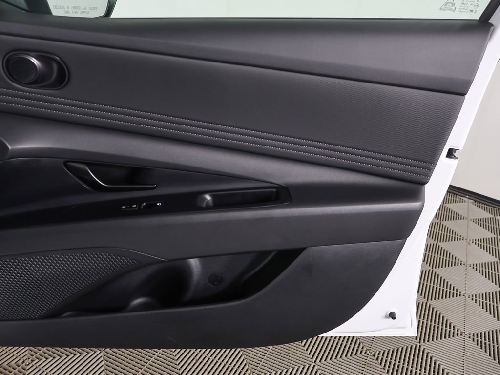 Certified 2025 Hyundai Elantra Limited image 23