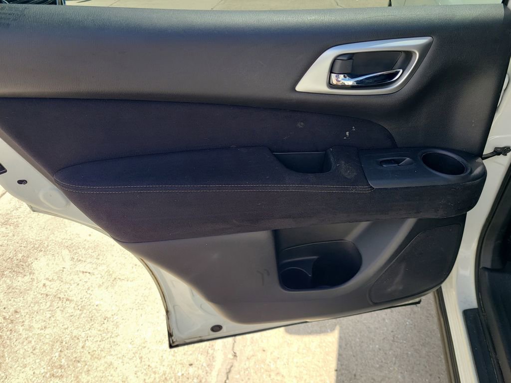 Used 2016 Nissan Pathfinder SV image 17